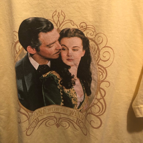 ❤️Vintage Gone with the Wind Tee- 744 *tee deal $30 or $25 w/offer - Picture 2 of 4